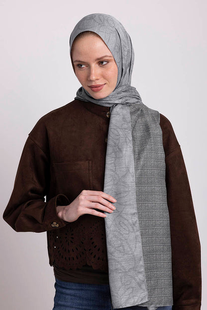 Şebnem Hattı Monogram Çift Taraflı Şal Gri